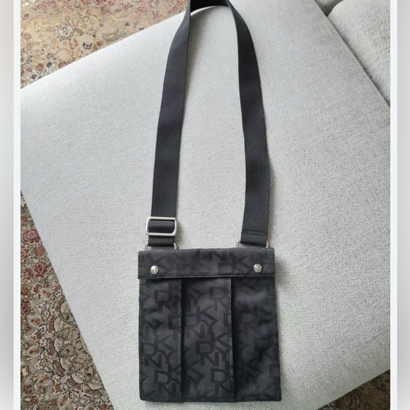 DKNY black monogram webbing crossbody bag in excellent condition - Picture 8 of 8